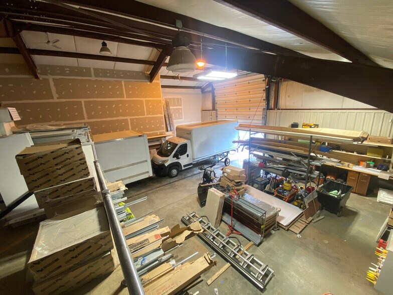 14 Petra Ln, Albany, NY for lease - Interior Photo - Image 2 of 12