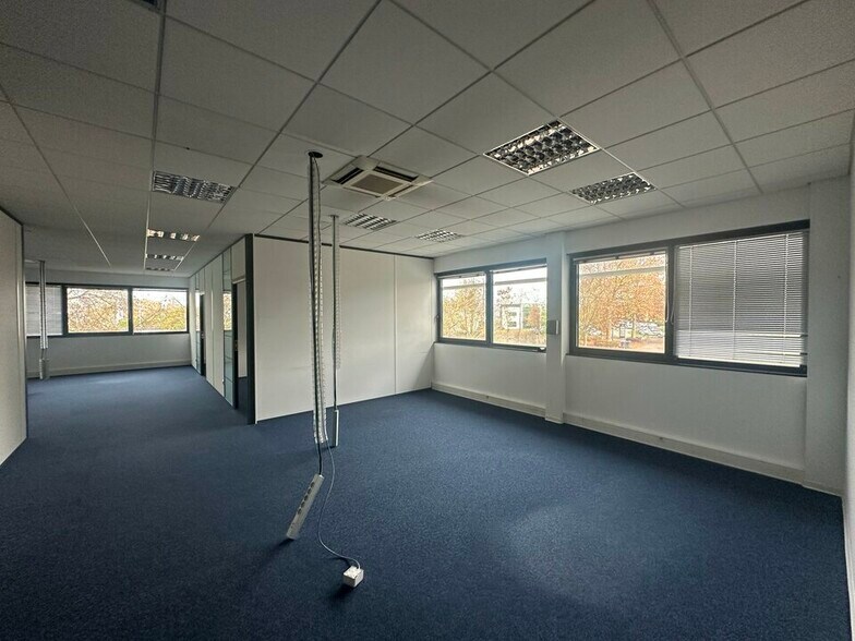 Office in Entzheim for lease - Interior Photo - Image 3 of 6