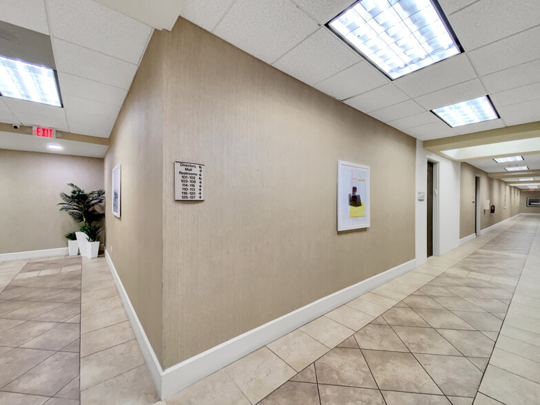 2901 NW 62nd St, Fort Lauderdale, FL à louer - Photo du bâtiment - Image 3 de 7