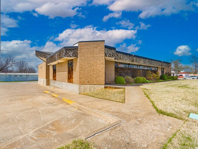 Plus de détails pour 931 Arlington St, Ada, OK - Bureau à vendre