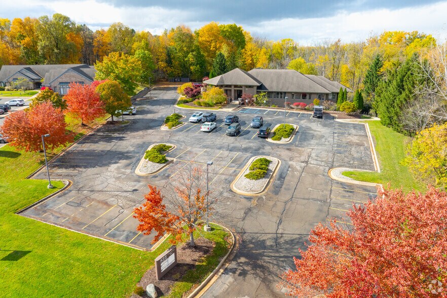 822 Centennial Way, Lansing, MI à vendre - Photo du bâtiment - Image 1 de 26