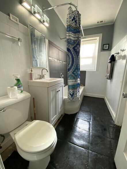 7147 S Cornell Ave, Chicago, IL à vendre - Photo du bâtiment - Image 3 de 5