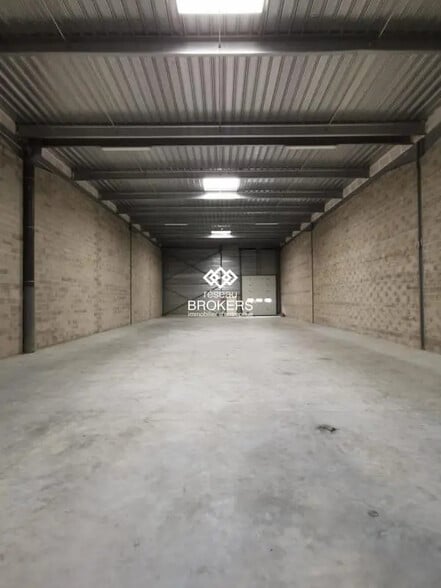 Industrial in Lisses for lease - Building Photo - Image 1 of 3