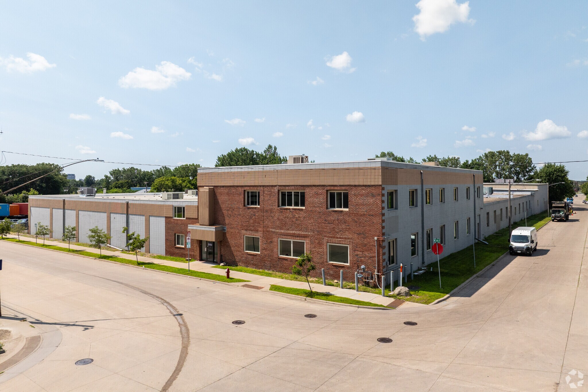 460 Hoover St NE, Minneapolis, MN for lease Building Photo- Image 1 of 3