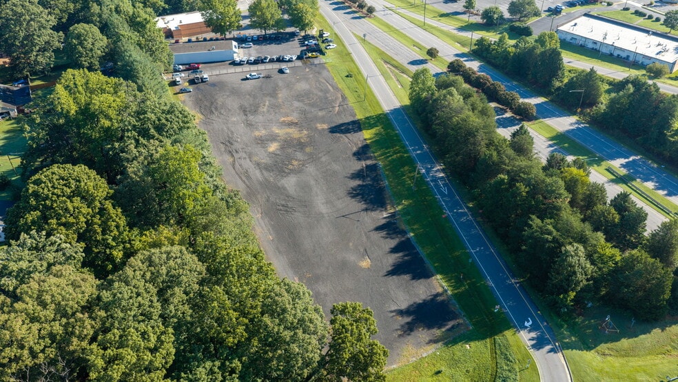 3196 Peters Creek Pky, Winston-Salem, NC for sale - Aerial - Image 3 of 6