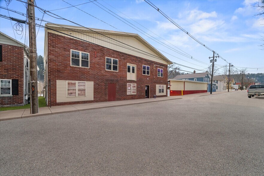 309 Main St, Emlenton, PA à vendre - Photo du bâtiment - Image 1 de 49