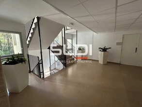 20 Chemin Louis Chirpaz, Écully for lease Interior Photo- Image 1 of 17