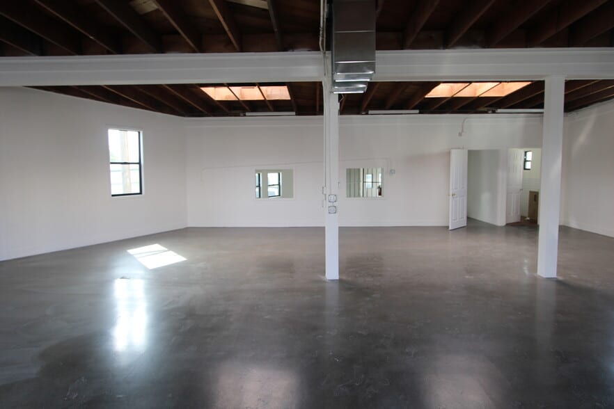 1810 Sunview Dr, Glendale, CA for lease - Building Photo - Image 3 of 5