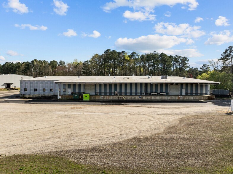 2107 Black Creek Rd SE, Wilson, NC à vendre - Photo du bâtiment - Image 2 de 76