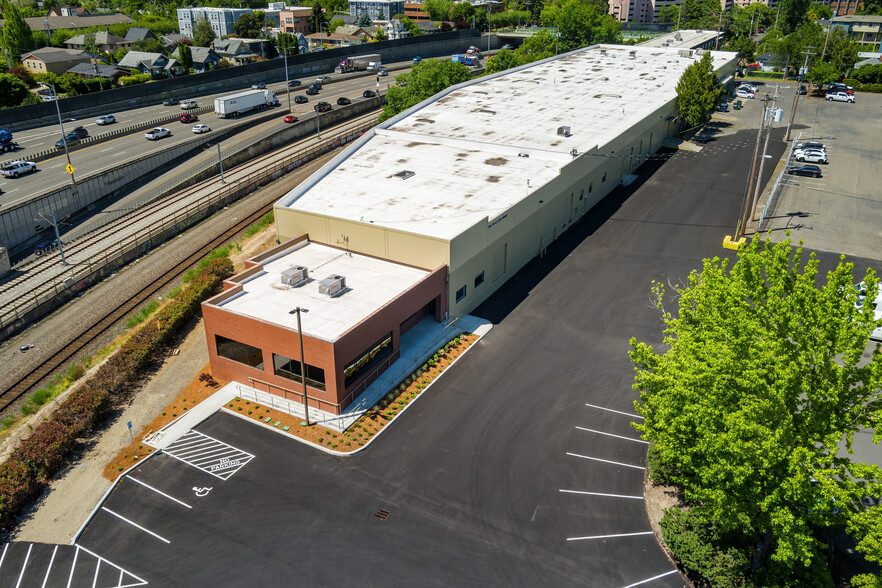 920 NE 58th St, Portland, OR for lease - Building Photo - Image 2 of 18