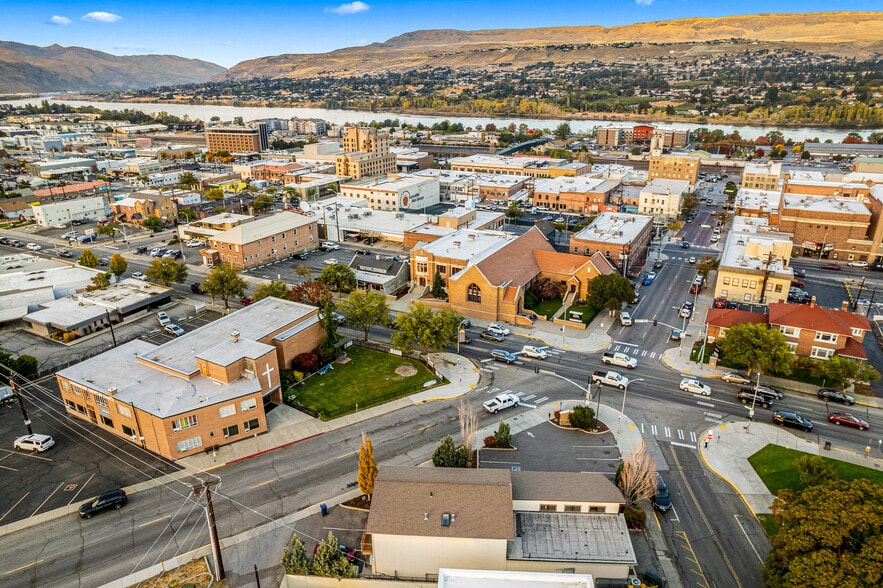 10 N Chelan Ave, Wenatchee, WA for lease - Building Photo - Image 3 of 46