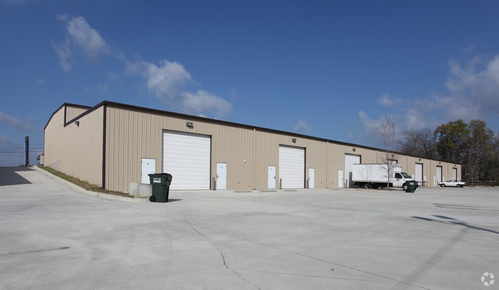 136 E Midland Ave, Winder, GA à louer - Photo du bâtiment - Image 2 de 4