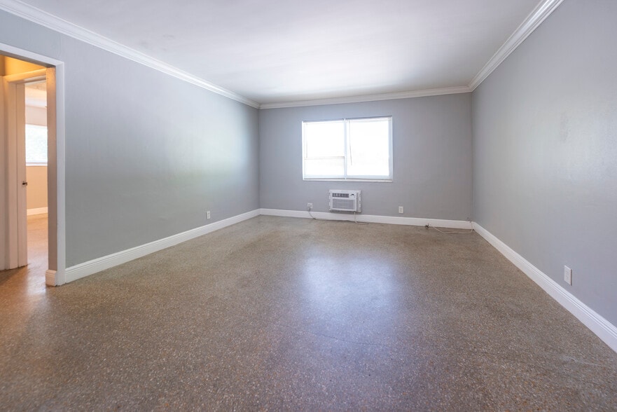 806 NE 16th Pl, Fort Lauderdale, FL for sale - Building Photo - Image 3 of 19