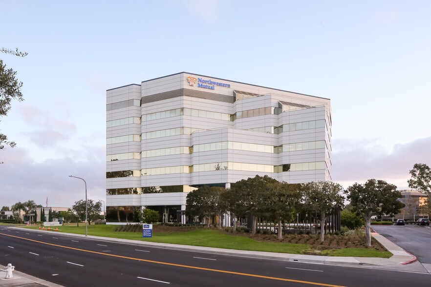1500 Quail St, Newport Beach, CA à louer - Photo du bâtiment - Image 2 de 11