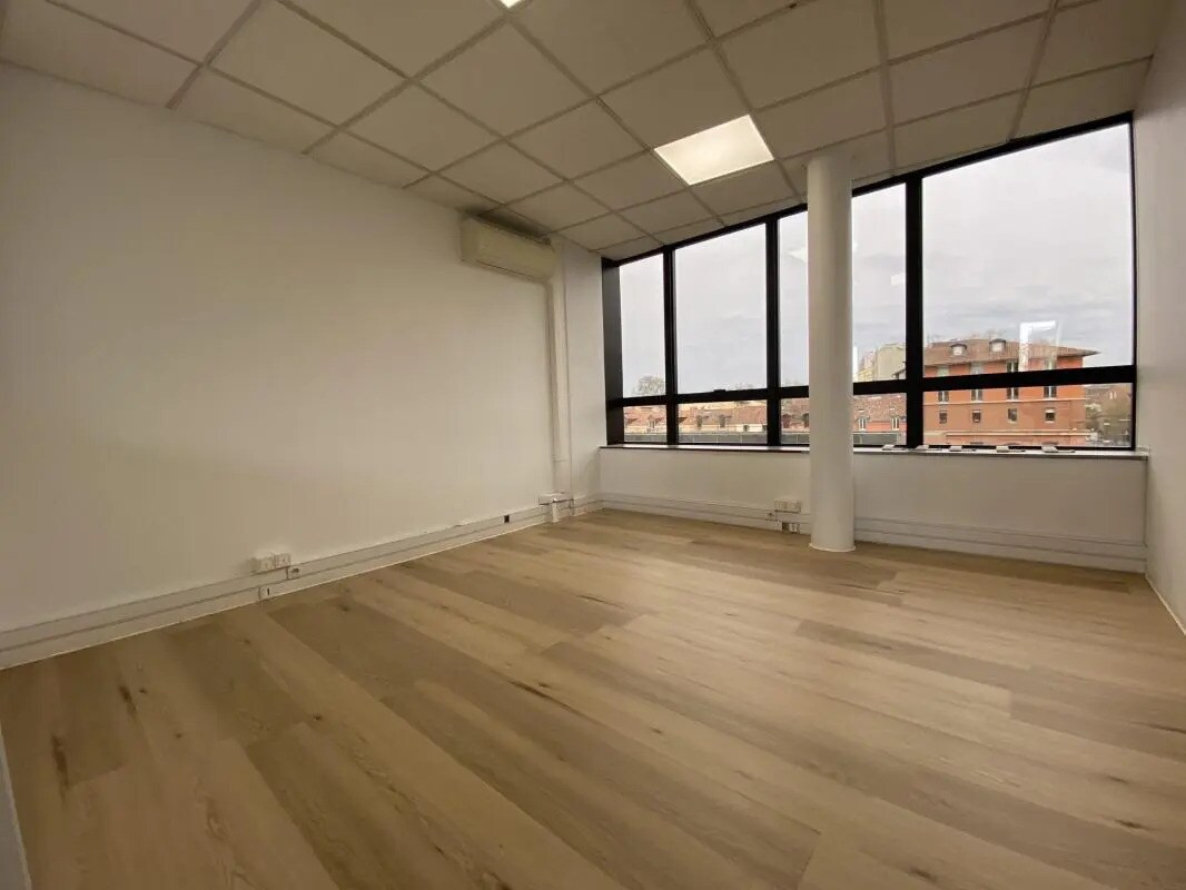18 Place Roguet, Toulouse for lease Interior Photo- Image 1 of 6