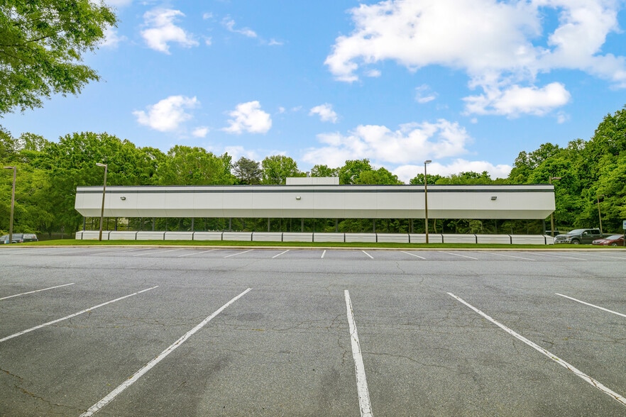 9700 Research Dr, Charlotte, NC for lease - Building Photo - Image 2 of 19