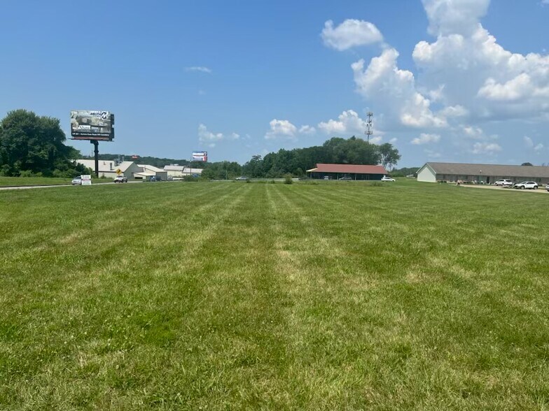 8160-8200 High Pointe Dr, Newburgh, IN à vendre - Photo du bâtiment - Image 2 de 7