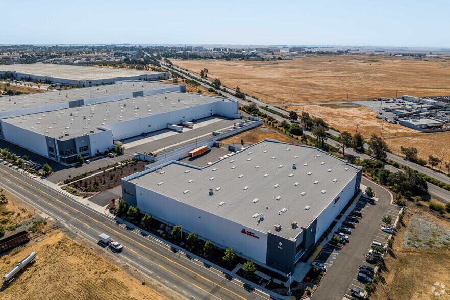 2195 Huntington Dr, Fairfield, CA à louer - Photo du bâtiment - Image 3 de 3