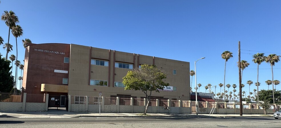 2069 W Slauson Ave, Los Angeles, CA à vendre - Photo du bâtiment - Image 3 de 12