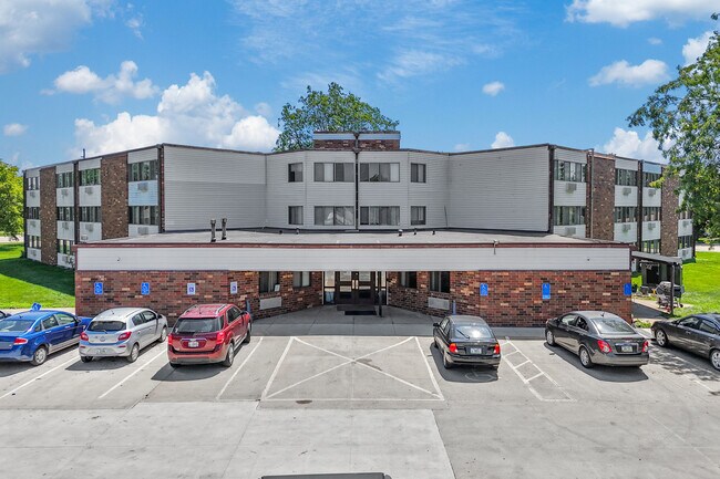 More details for 704 E Mapleleaf Dr, Mount Pleasant, IA - Multifamily for Sale