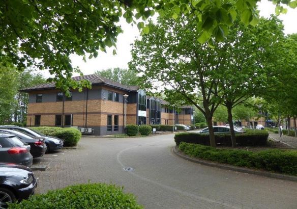 4 Trinity Way, Adderbury à louer - Photo du bâtiment - Image 2 de 3