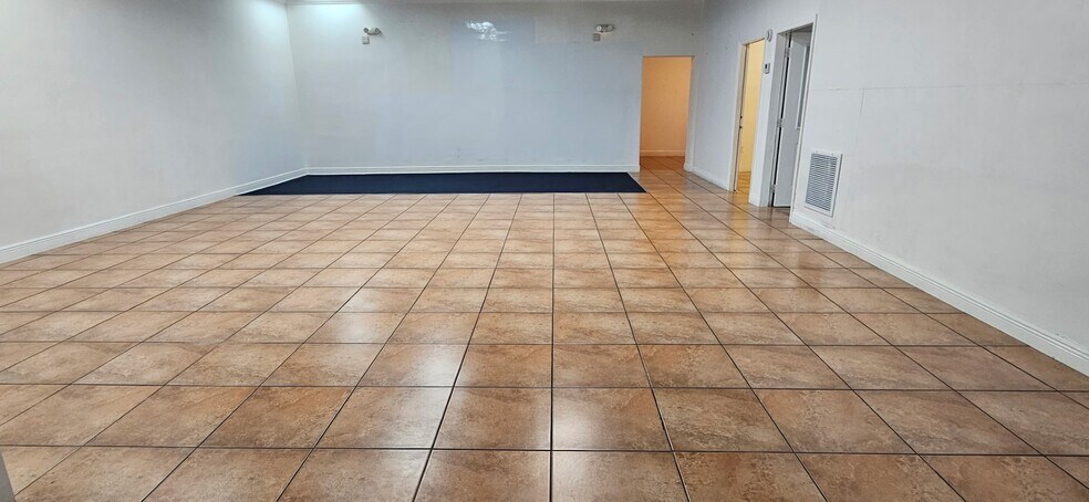 2223 NW 26th Ave, Miami, FL à louer - Photo du bâtiment - Image 3 de 7