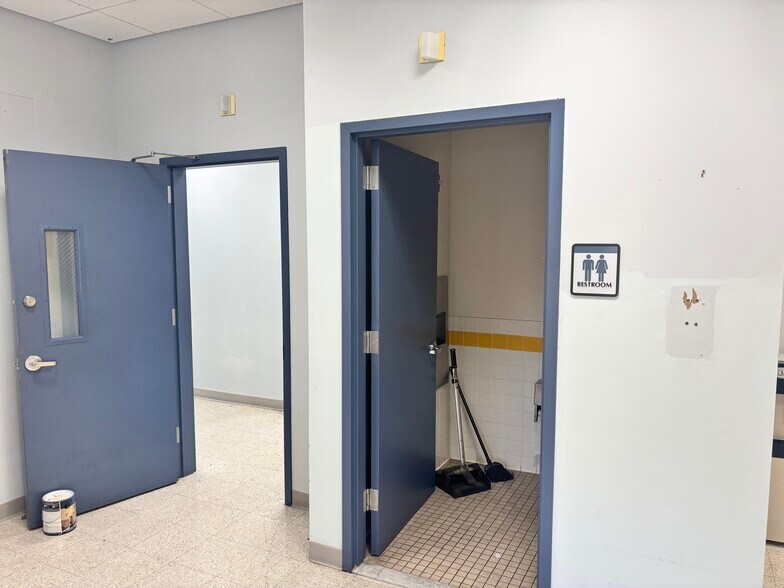 330 Hinsdale St, Brooklyn, NY à louer - Photo du bâtiment - Image 3 de 18