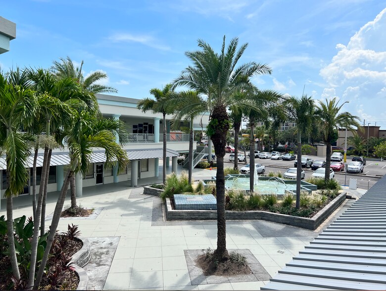 4600 Gulf Blvd, Saint Petersburg, FL à louer - Photo du bâtiment - Image 1 de 18