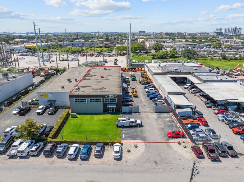 7970 NW 64th St, Miami, FL à louer - Photo du bâtiment - Image 1 de 13