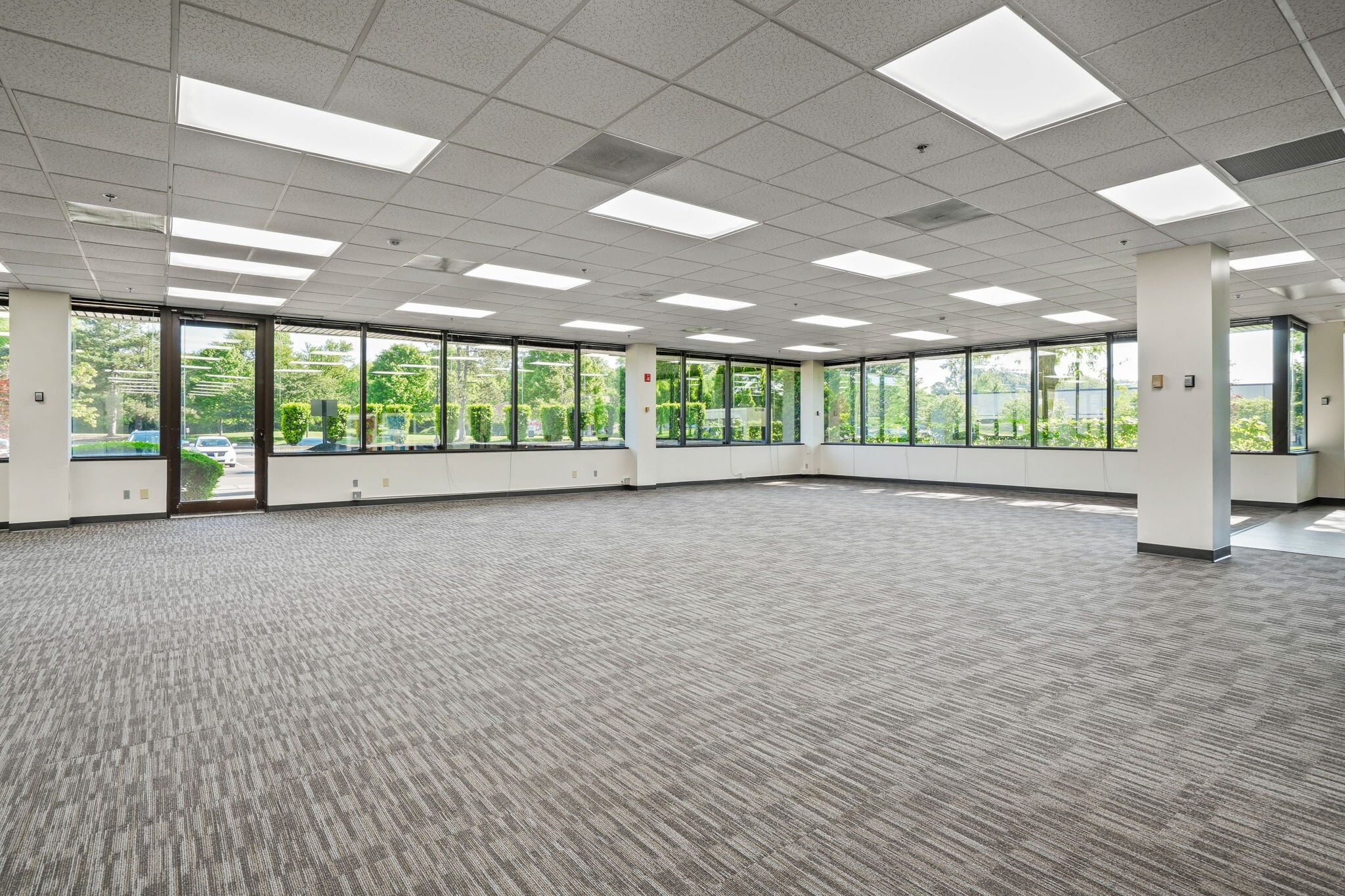 200 E Campus View Blvd, Columbus, OH for lease Interior Photo- Image 1 of 3