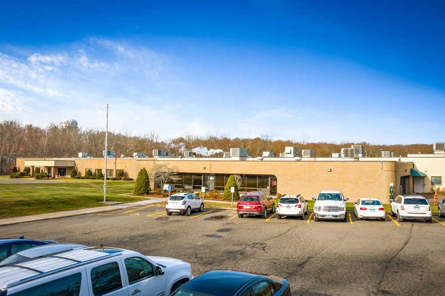 169 Callender Rd, Watertown, CT à vendre - Photo du bâtiment - Image 1 de 1