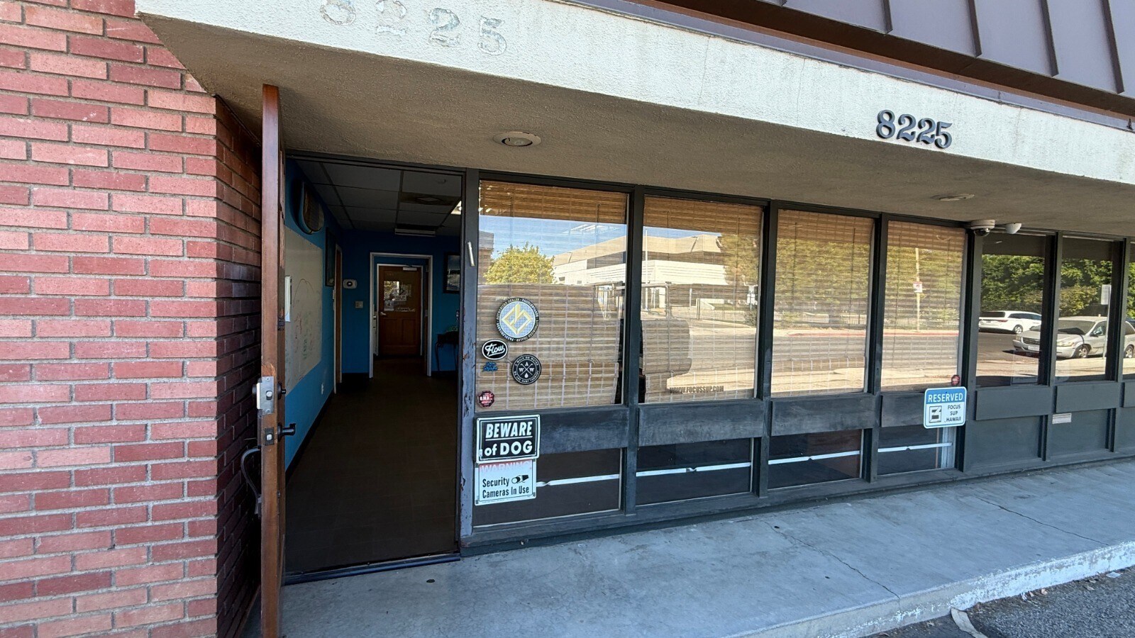 8223-8227 Remmet St, Canoga Park, CA à louer Photo principale- Image 1 de 8