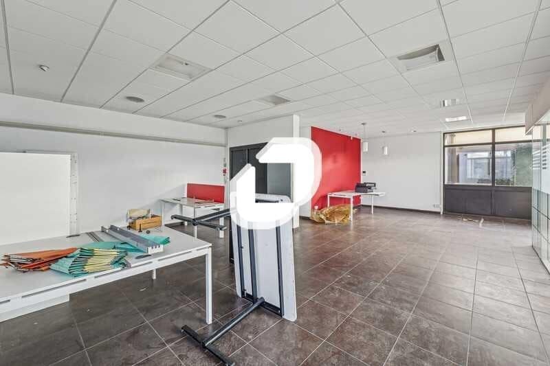 Office in SAINT-OUEN-L'AUMONE for sale - Building Photo - Image 2 of 18