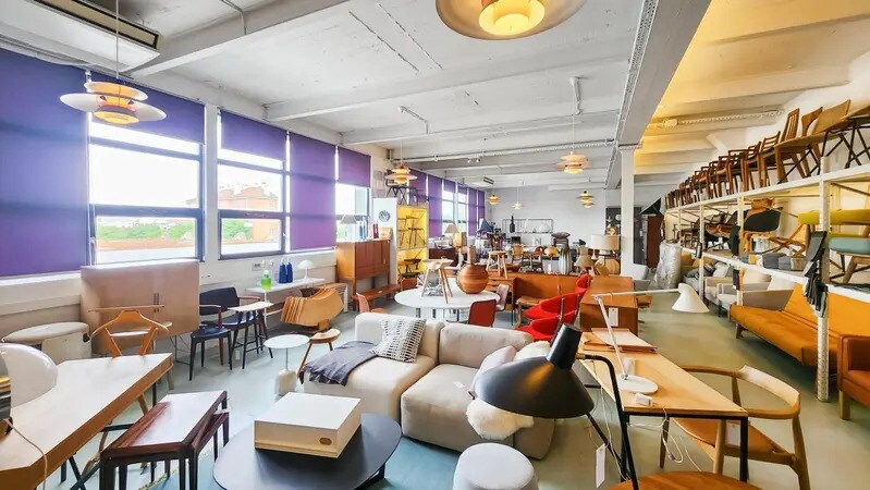 Flex in Courbevoie for lease - Interior Photo - Image 1 of 8