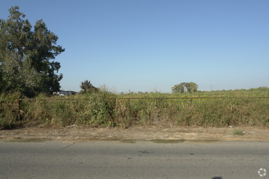 3451 S Cherry Ave, Fresno, CA à vendre - Photo du bâtiment - Image 2 de 3