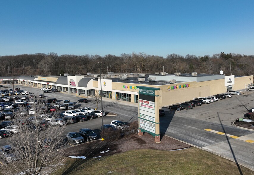 1851-1892 N Neltnor Blvd, West Chicago, IL à louer - Photo du bâtiment - Image 3 de 9