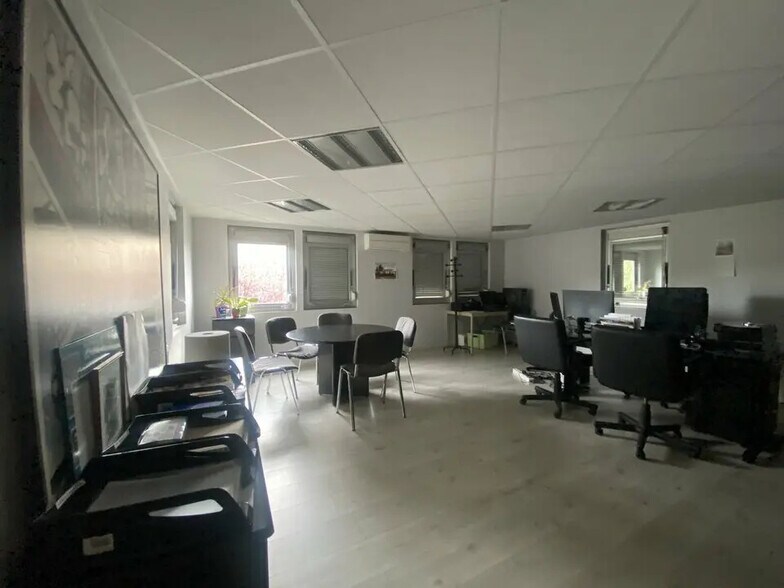 Bureau dans Pantin à louer - Photo du bâtiment - Image 2 de 9