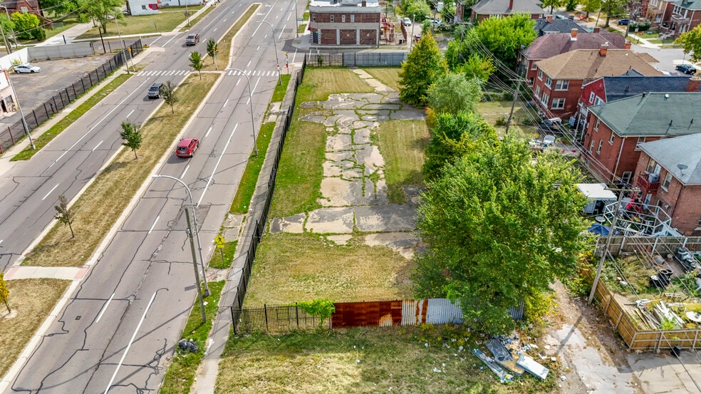 13145 Livernois Ave, Detroit, MI for sale - Building Photo - Image 2 of 15