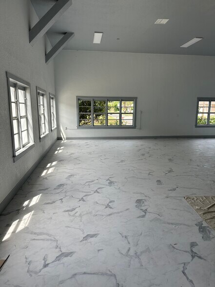 1236 Central Ave, Sarasota, FL à louer - Photo intérieure - Image 3 de 17