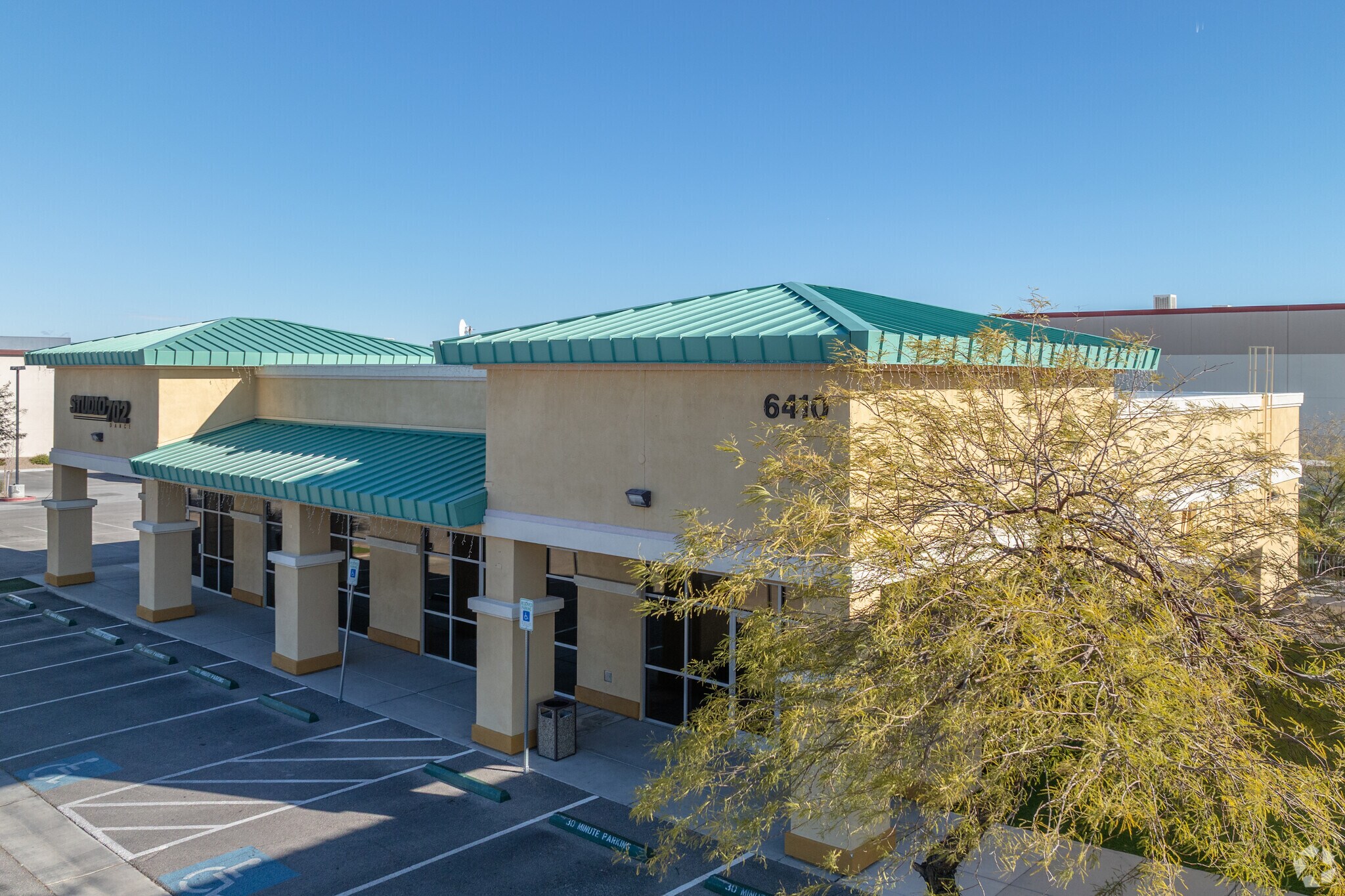 6410 S Tenaya Way, Las Vegas, NV à louer Photo principale- Image 1 de 12
