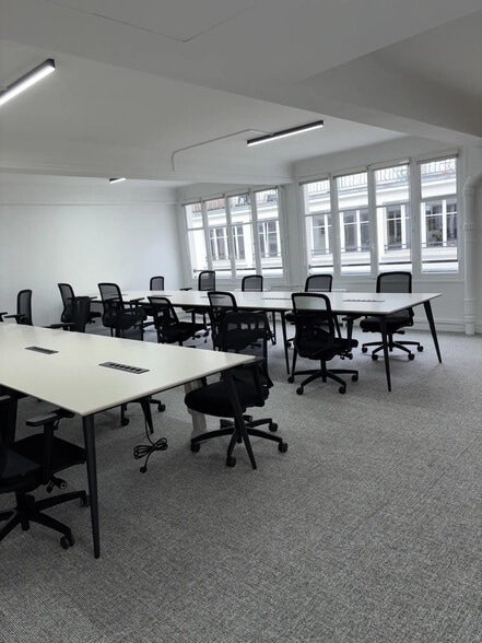 11 Rue Des Petites Ecuries, Paris for lease - Interior Photo - Image 2 of 10