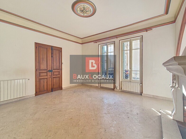 Office in Salon-de-Provence for sale - Interior Photo - Image 2 of 7