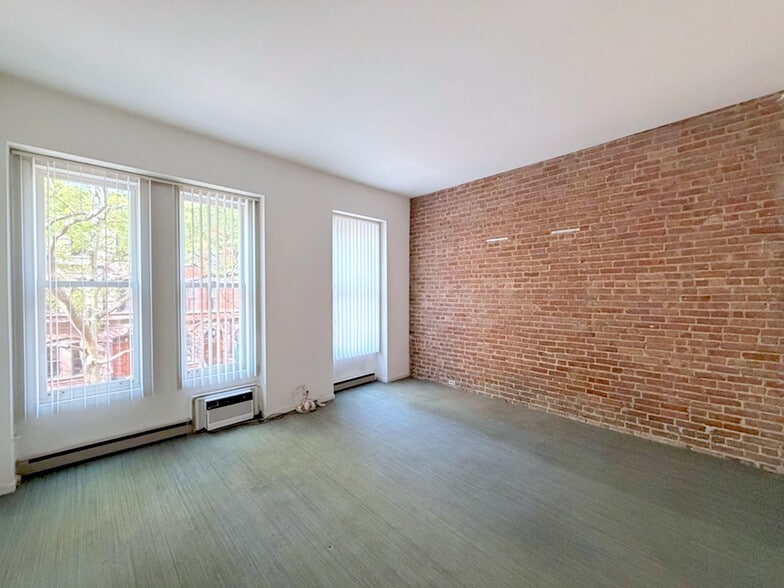 161 W 88th St, New York, NY for lease - Building Photo - Image 2 of 5