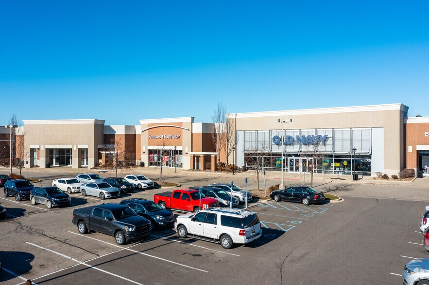 47142-47330 Michigan Ave, Canton, MI à louer - Photo du bâtiment - Image 3 de 8