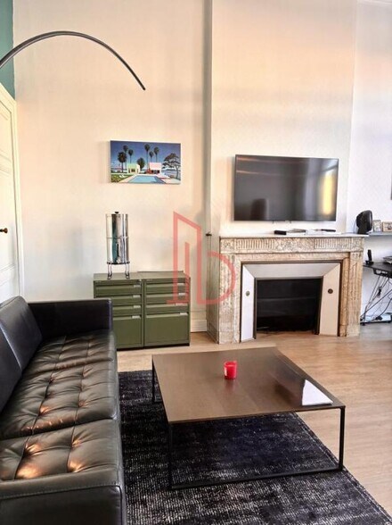 Office in Bordeaux for lease - Interior Photo - Image 2 of 7