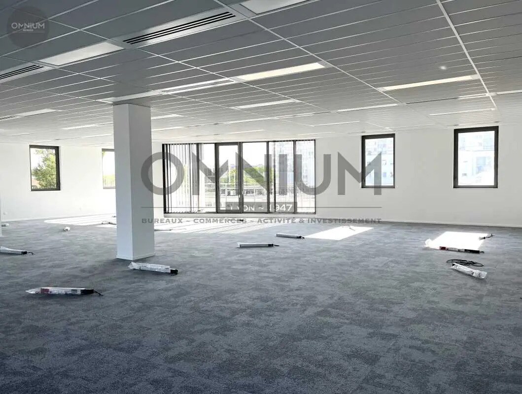 Office in Vénissieux for lease Interior Photo- Image 1 of 7