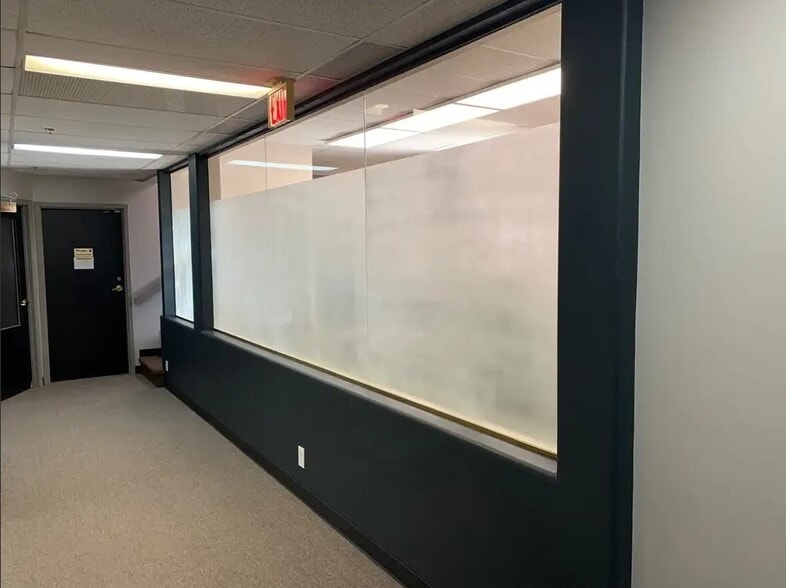901 1 St Av N, Saskatoon, SK for lease - Interior Photo - Image 2 of 7