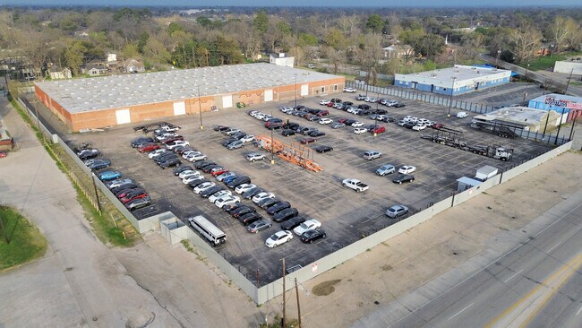 Plus de détails pour 9001 Jensen Dr, Houston, TX - Industriel à louer