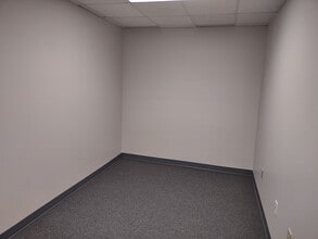 801 W Bay Dr, Largo, FL à louer Photo intérieure- Image 2 de 14