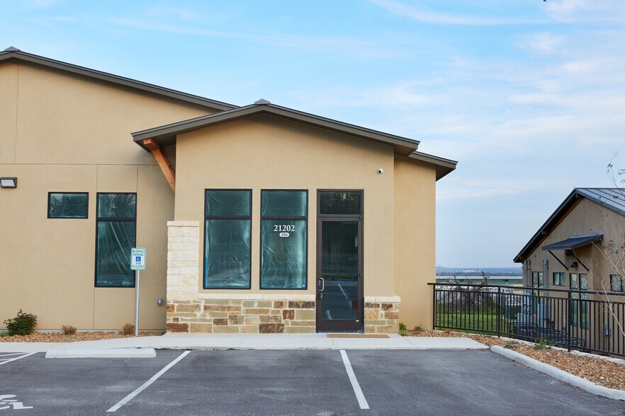 21202 Market Rdg, San Antonio, TX à louer - Photo du bâtiment - Image 3 de 16